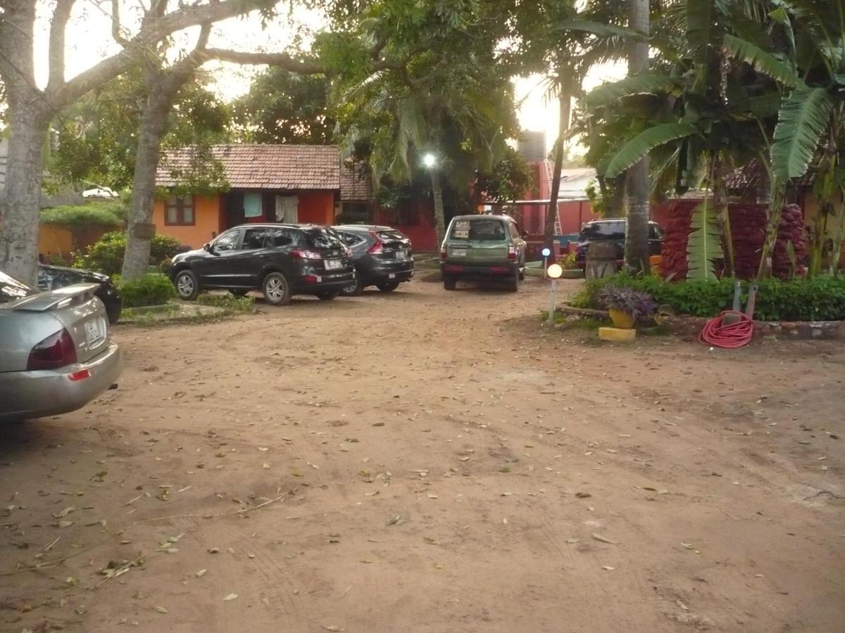 Big Milly'S Backyard Hotel Kokrobite Exterior photo