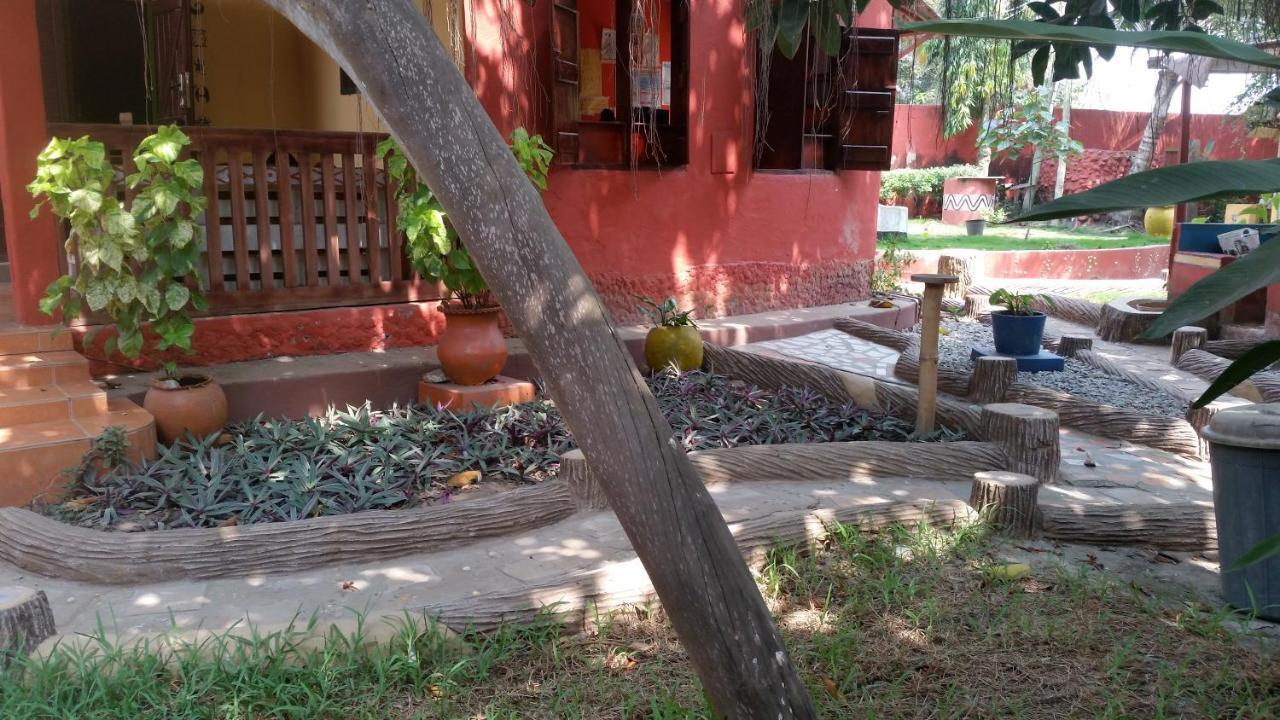 Big Milly'S Backyard Hotel Kokrobite Exterior photo