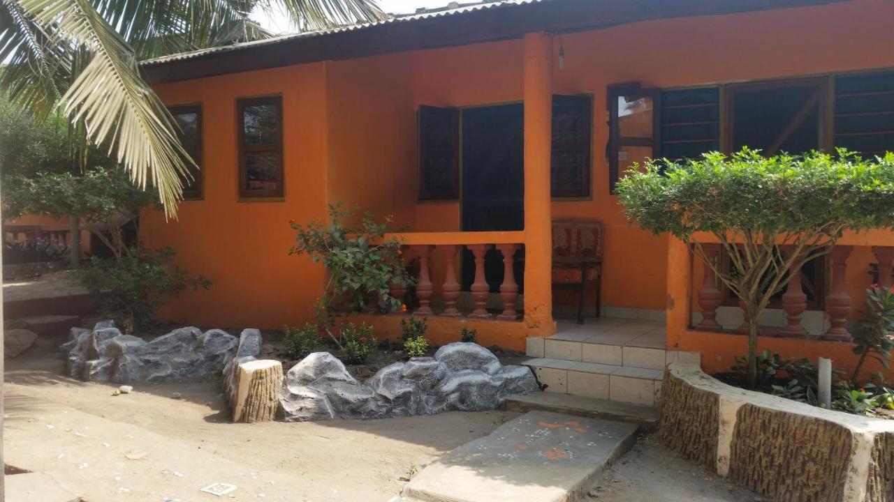 Big Milly'S Backyard Hotel Kokrobite Exterior photo