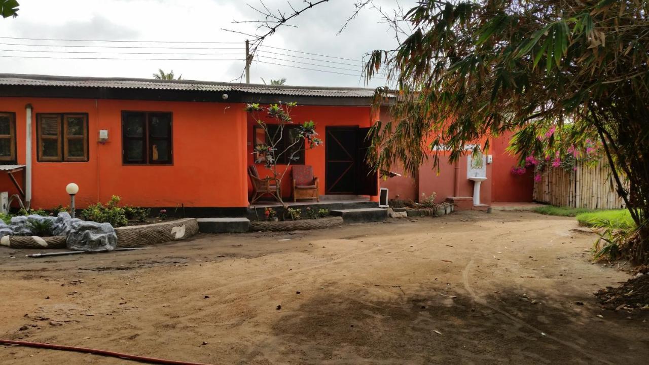 Big Milly'S Backyard Hotel Kokrobite Exterior photo